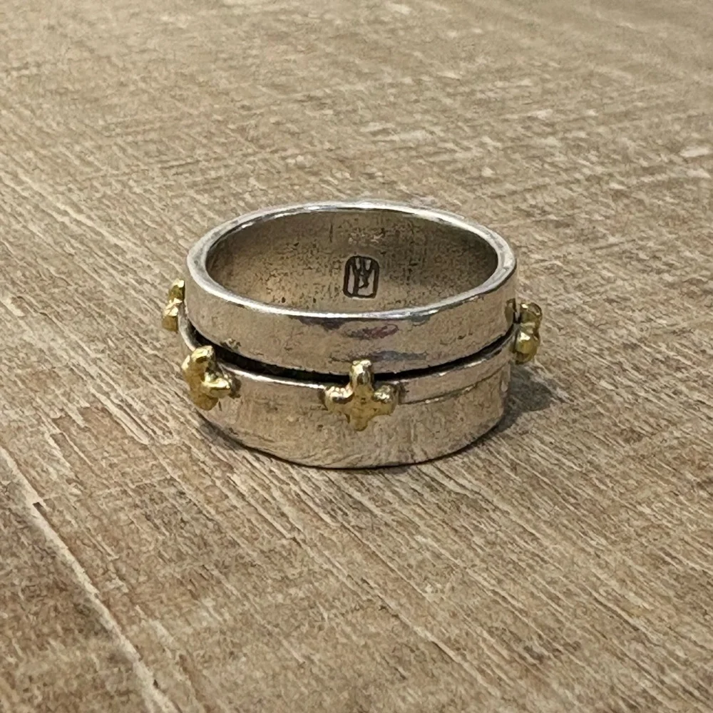 Waxing Poetic
Faith Spinner Ring, sz 8 - Picture 3 of 10